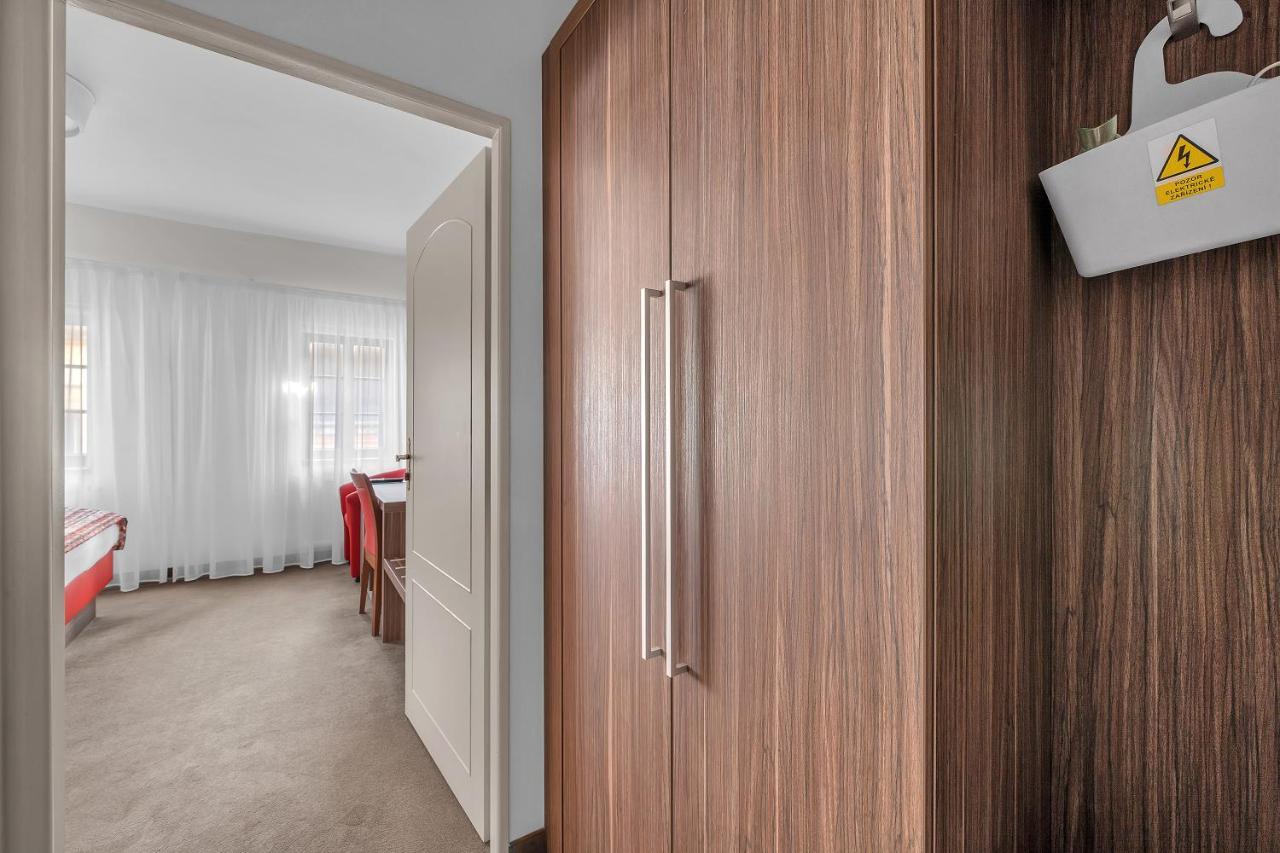 Hotel Nelly Kellys Trutnov Esterno foto