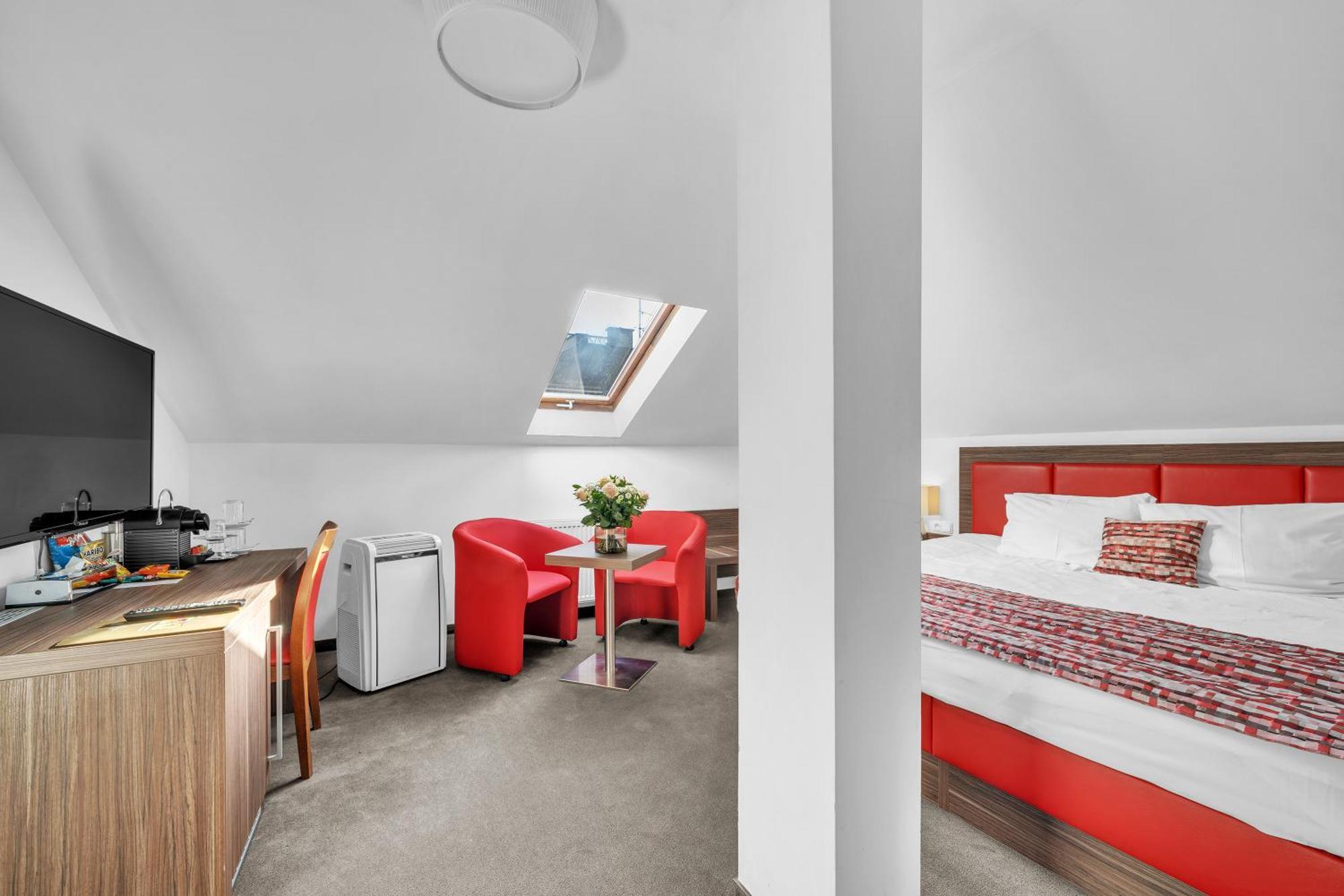Hotel Nelly Kellys Trutnov Esterno foto