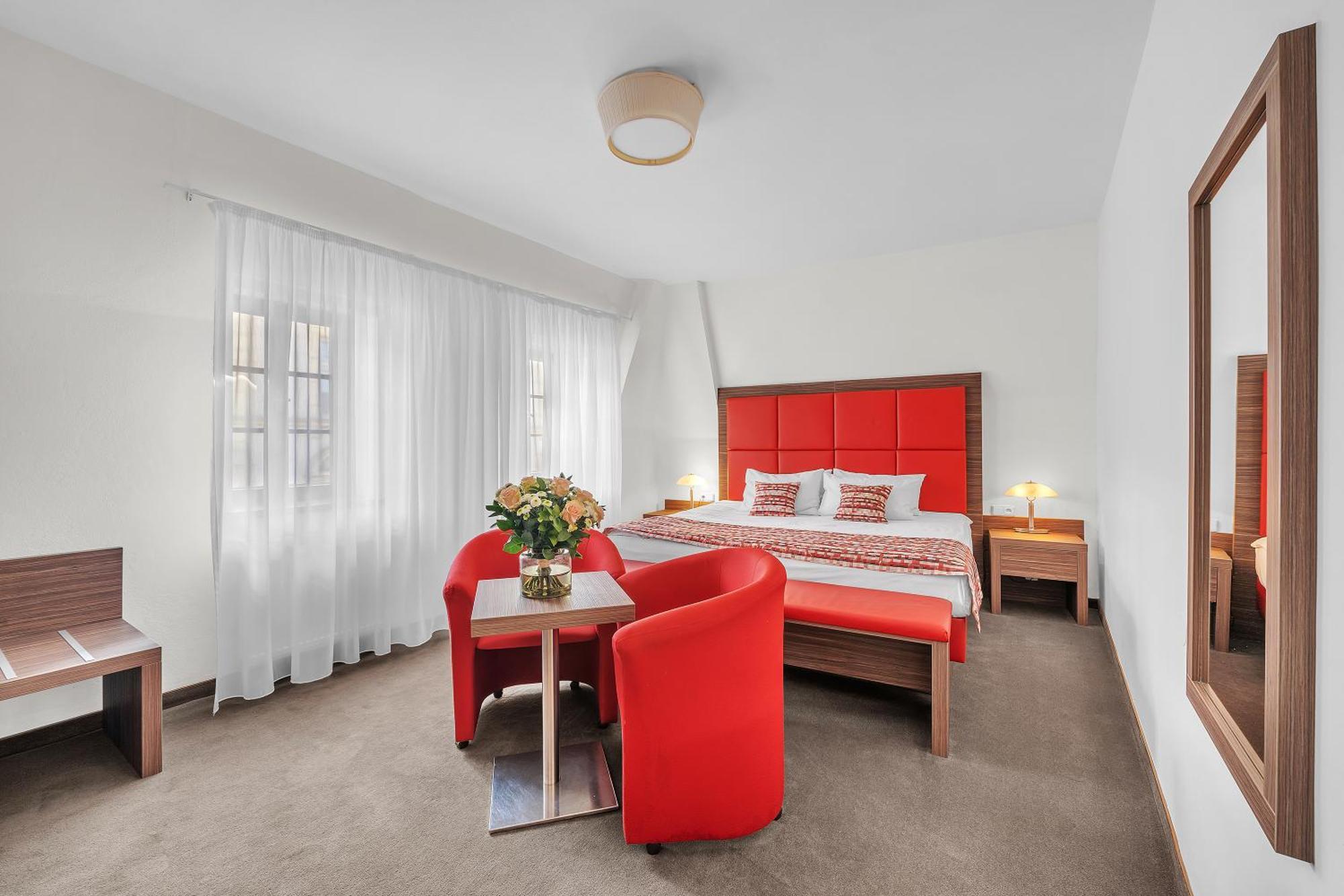 Hotel Nelly Kellys Trutnov Esterno foto