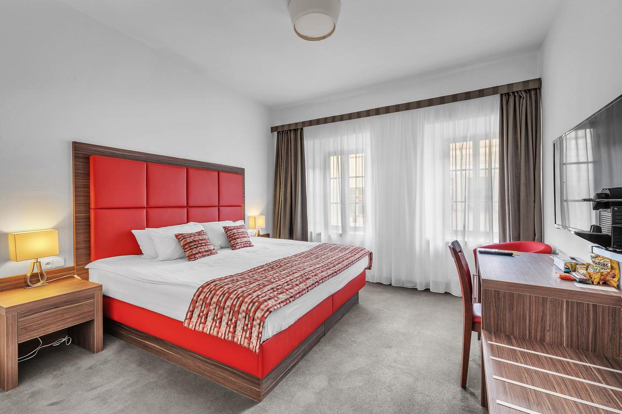 Hotel Nelly Kellys Trutnov Esterno foto
