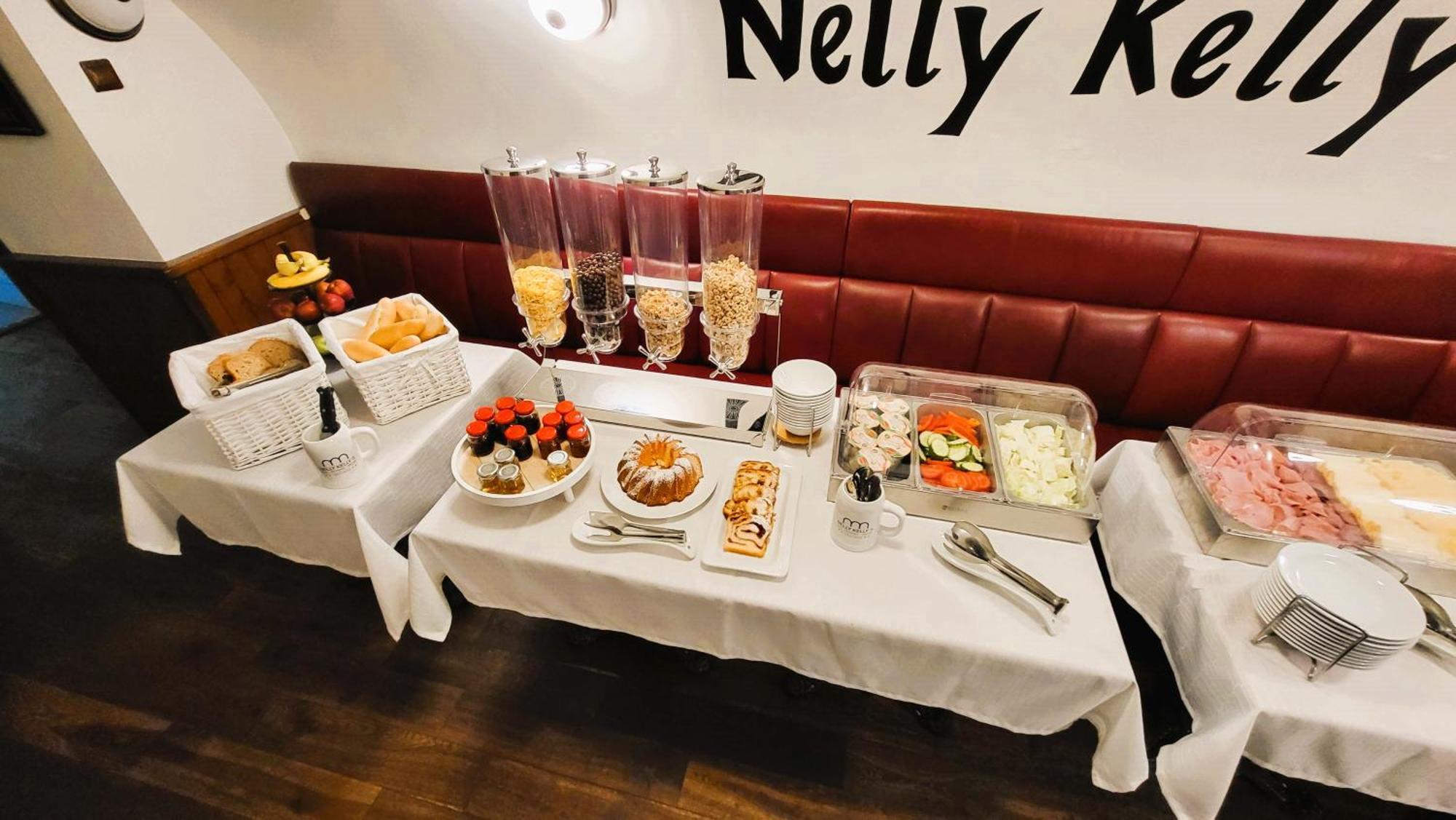 Hotel Nelly Kellys Trutnov Esterno foto